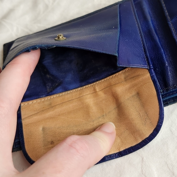 Vintage Italian gold embossed leather wallet - Picture 7 of 11